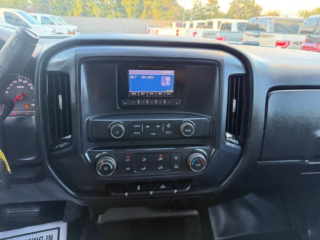 Chevrolet Silverado 2500HD Vehicle Full-screen Gallery Image 22