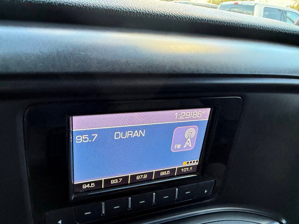 Chevrolet Silverado 2500HD Vehicle Full-screen Gallery Image 23