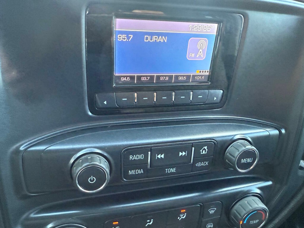 Chevrolet Silverado 2500HD Vehicle Full-screen Gallery Image 24