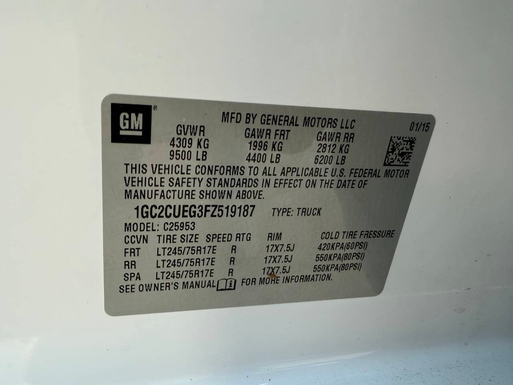 Chevrolet Silverado 2500HD Vehicle Full-screen Gallery Image 25