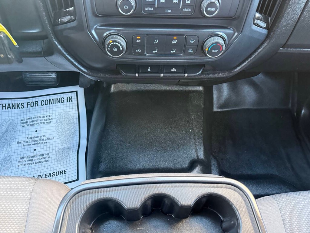 Chevrolet Silverado 2500HD Vehicle Full-screen Gallery Image 27