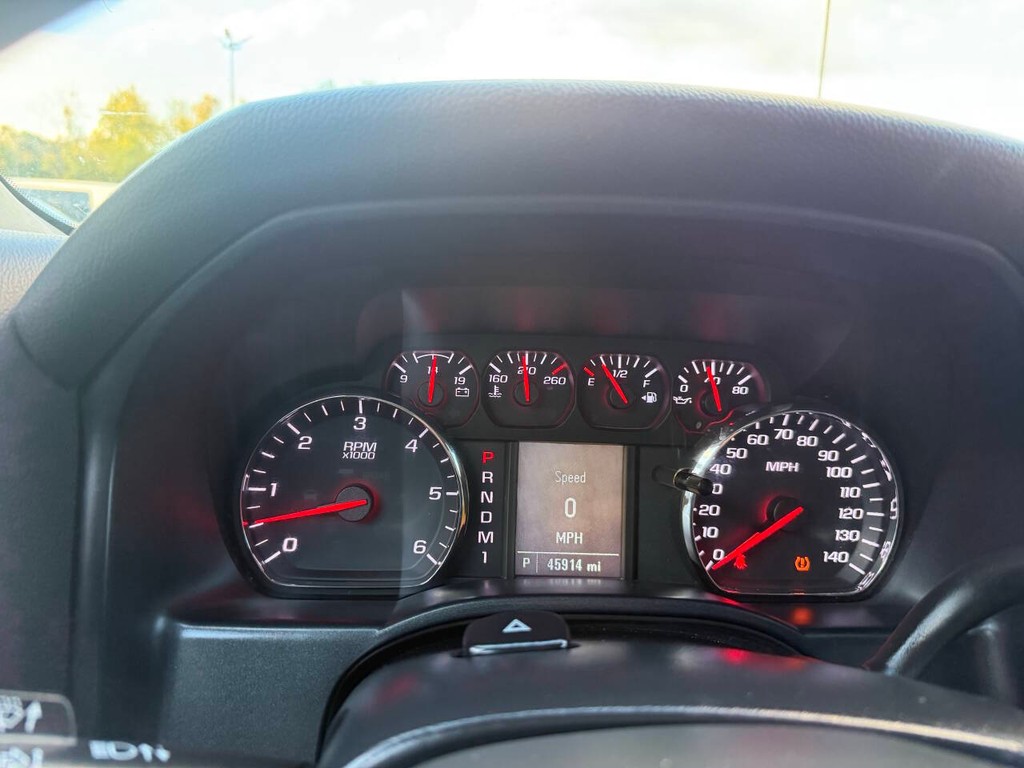 Chevrolet Silverado 2500HD Vehicle Full-screen Gallery Image 29