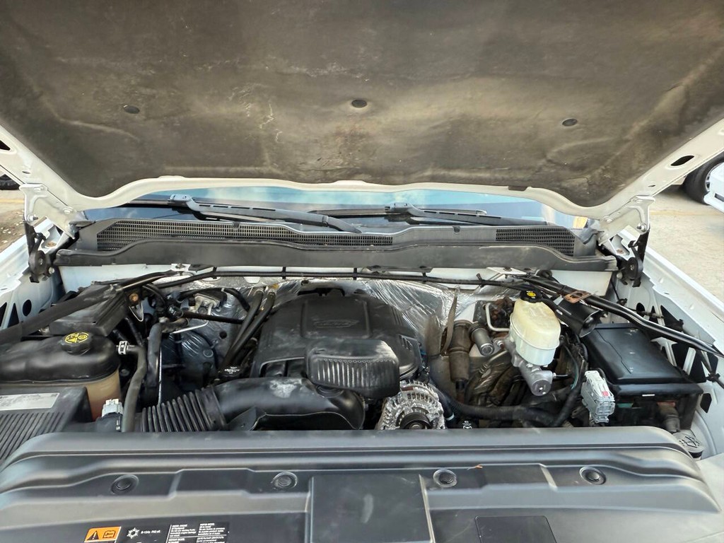 Chevrolet Silverado 2500HD Vehicle Full-screen Gallery Image 32