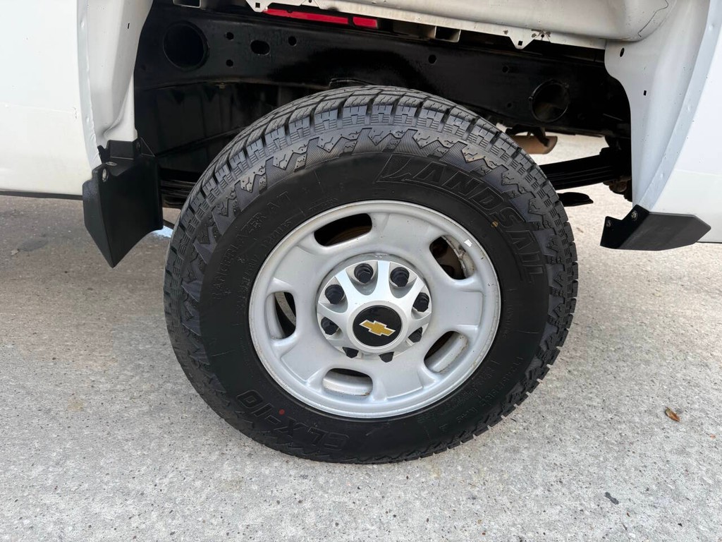 Chevrolet Silverado 2500HD Vehicle Full-screen Gallery Image 33