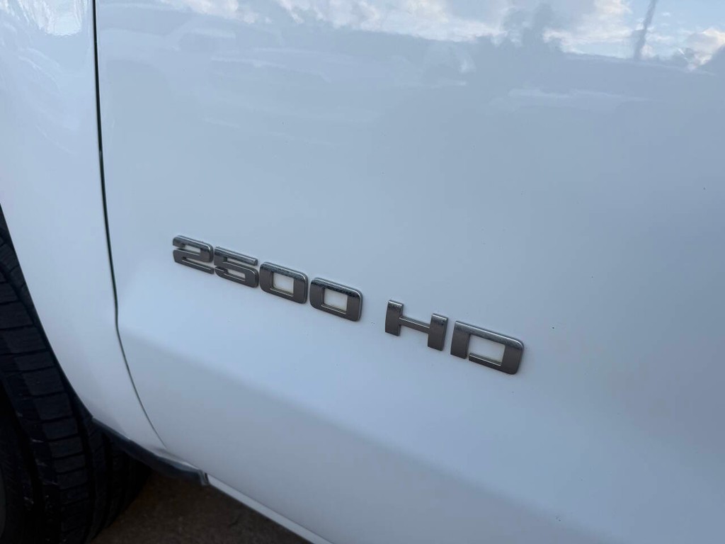 Chevrolet Silverado 2500HD Vehicle Full-screen Gallery Image 34