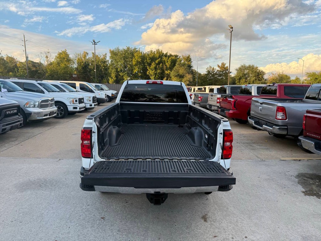 Chevrolet Silverado 2500HD Vehicle Full-screen Gallery Image 35