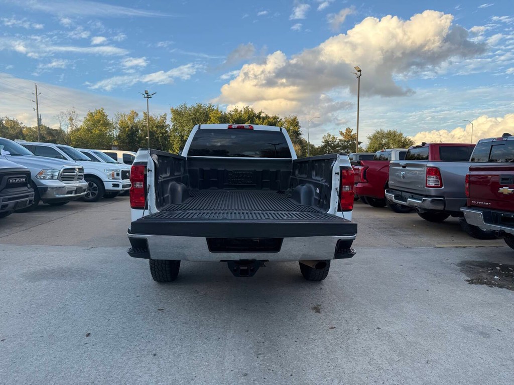 Chevrolet Silverado 2500HD Vehicle Full-screen Gallery Image 36