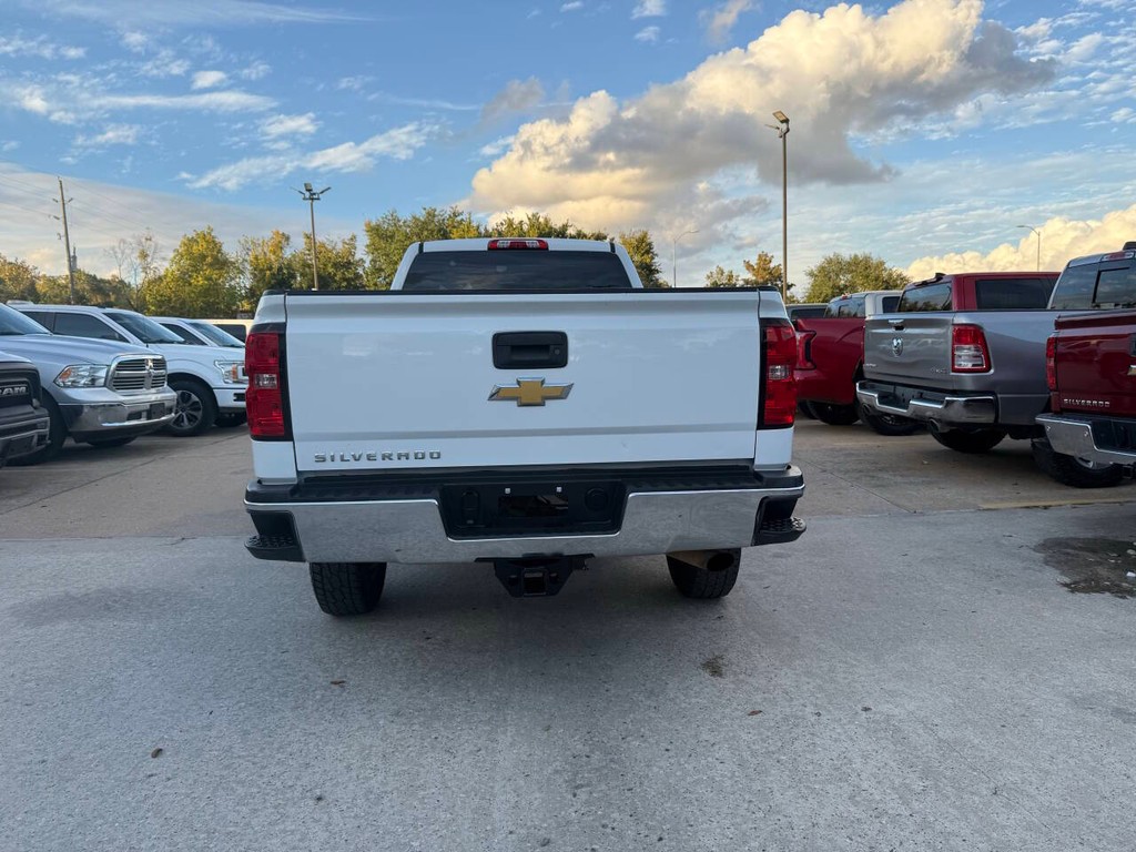 Chevrolet Silverado 2500HD Vehicle Full-screen Gallery Image 37