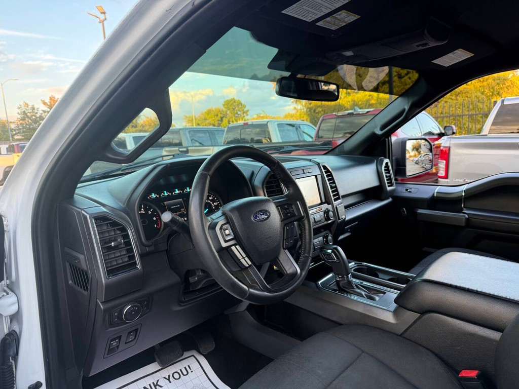 Ford F-150 Vehicle Full-screen Gallery Image 06