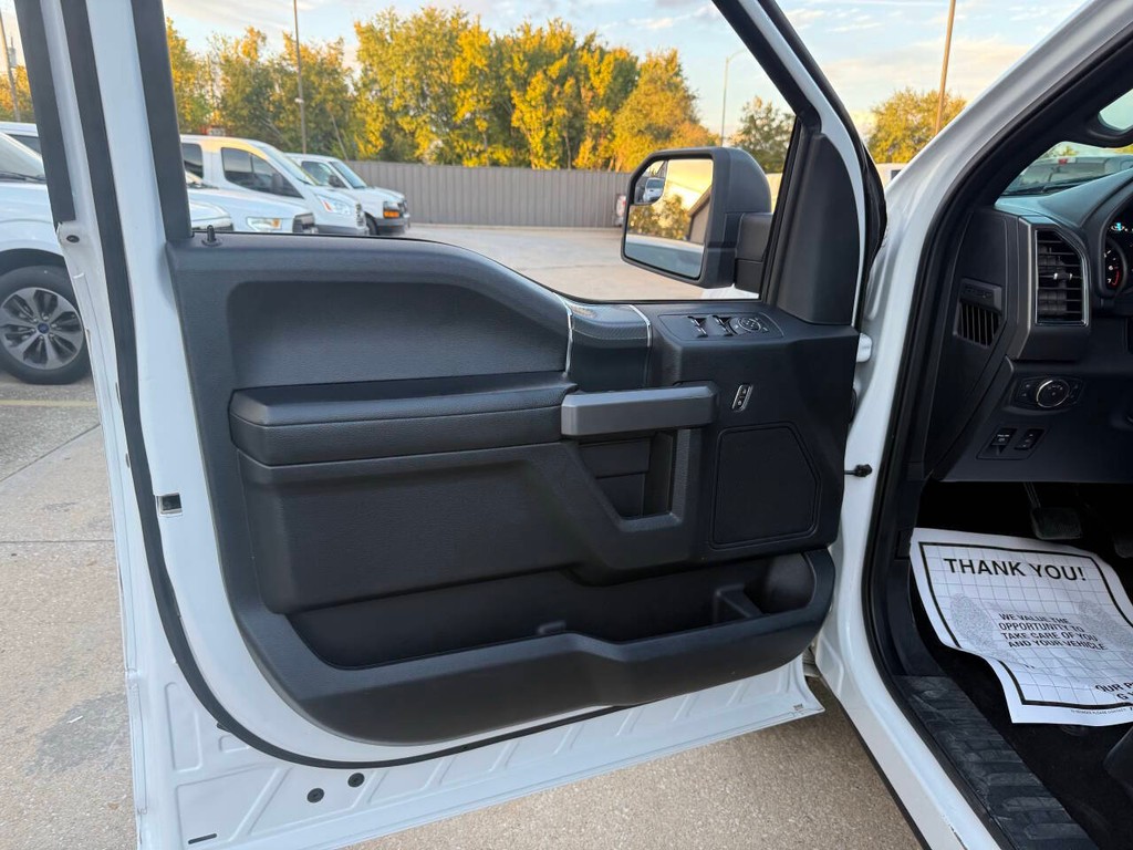 Ford F-150 Vehicle Full-screen Gallery Image 08