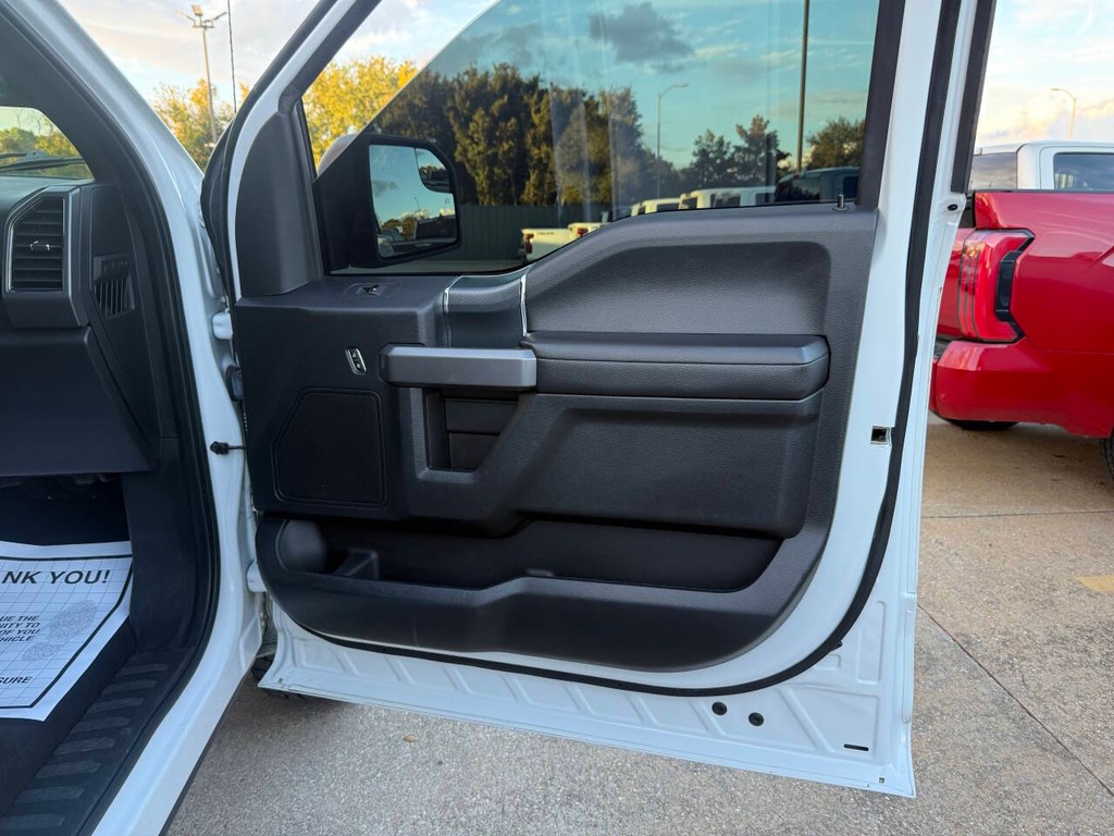 Ford F-150 Vehicle Full-screen Gallery Image 11