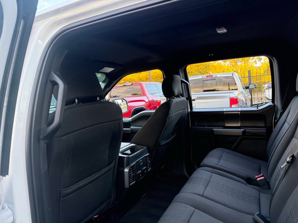 Ford F-150 Vehicle Full-screen Gallery Image 12