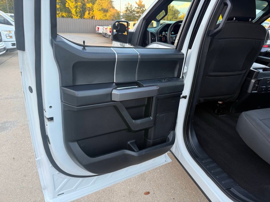 Ford F-150 Vehicle Full-screen Gallery Image 14