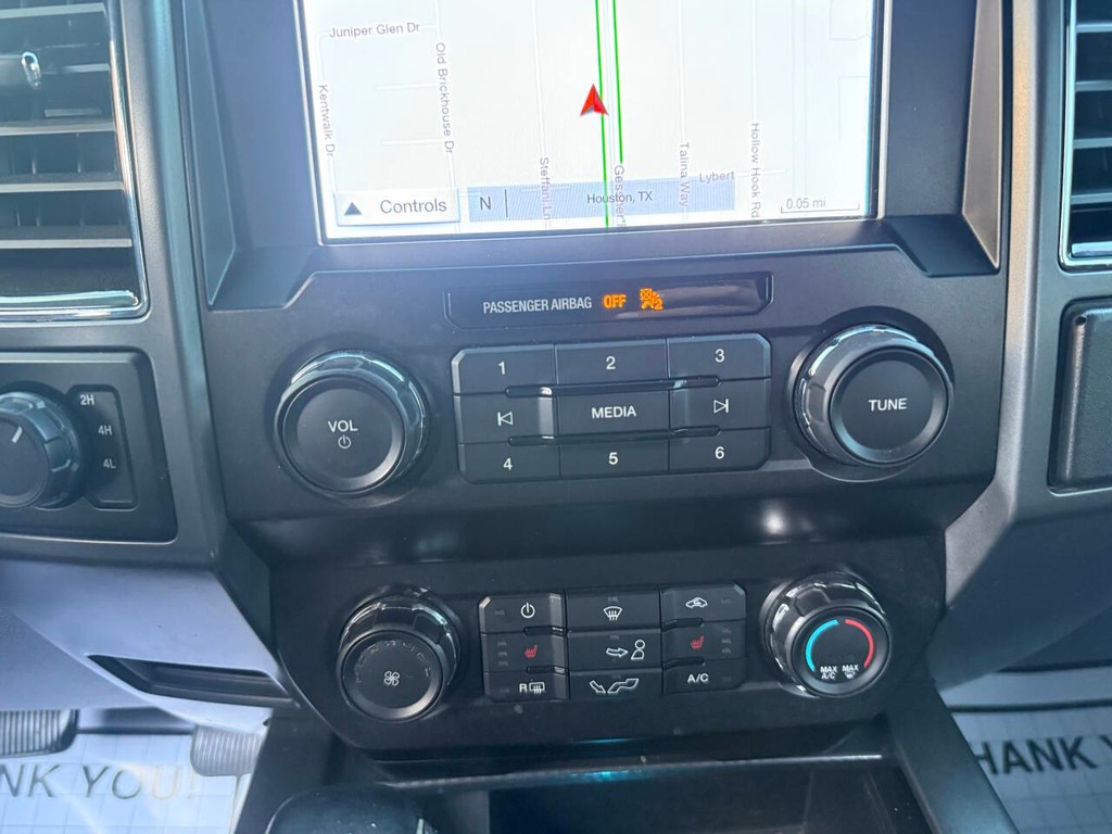 Ford F-150 Vehicle Full-screen Gallery Image 27