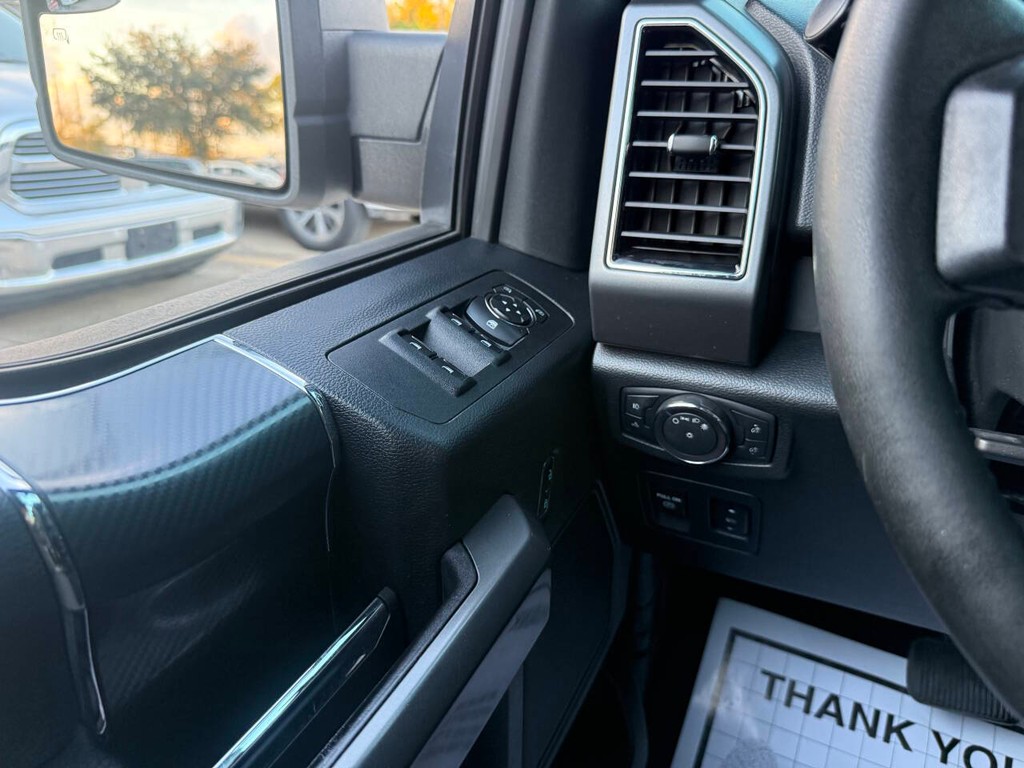 Ford F-150 Vehicle Full-screen Gallery Image 30