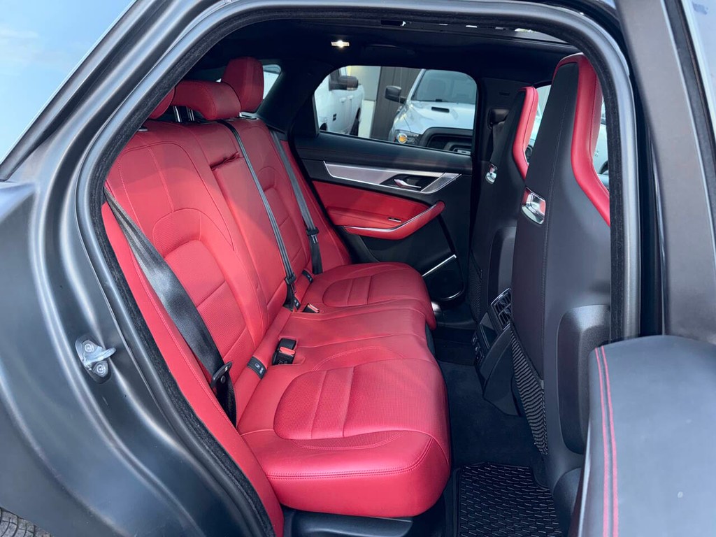 Jaguar F-PACE Vehicle Full-screen Gallery Image 15