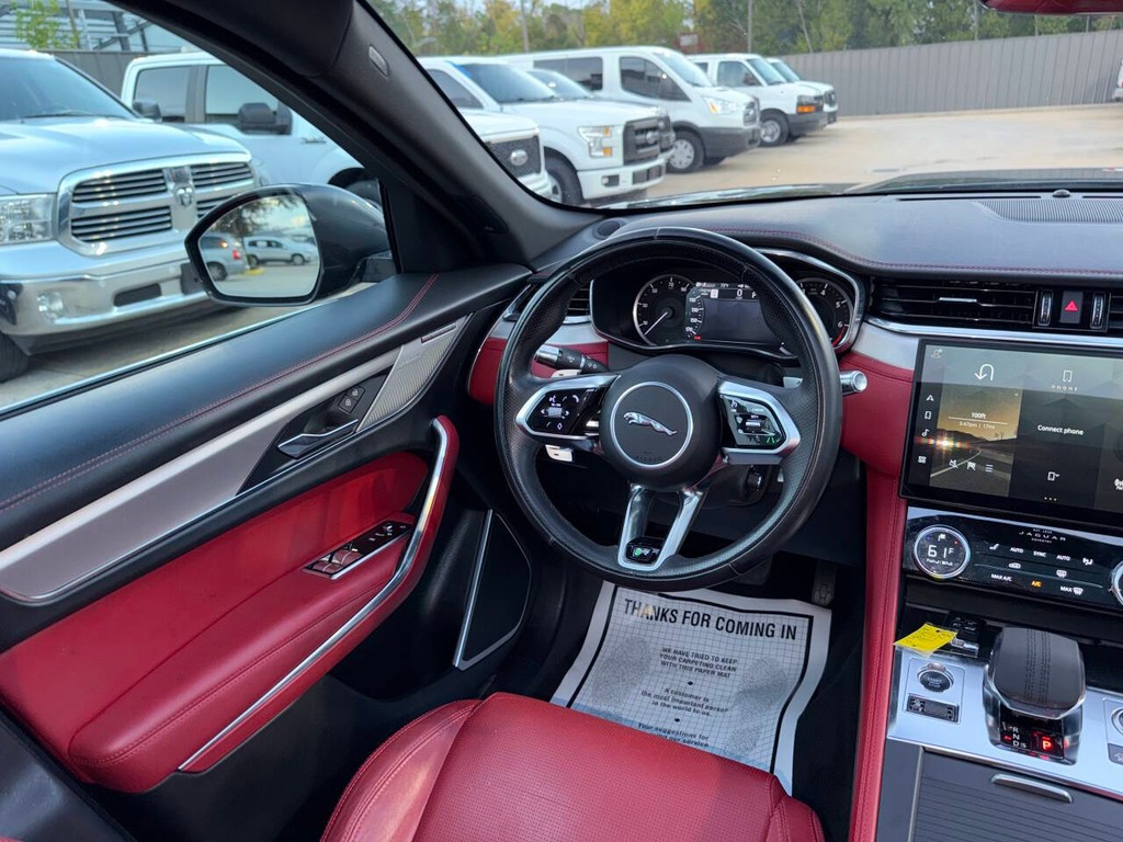 Jaguar F-PACE Vehicle Full-screen Gallery Image 19