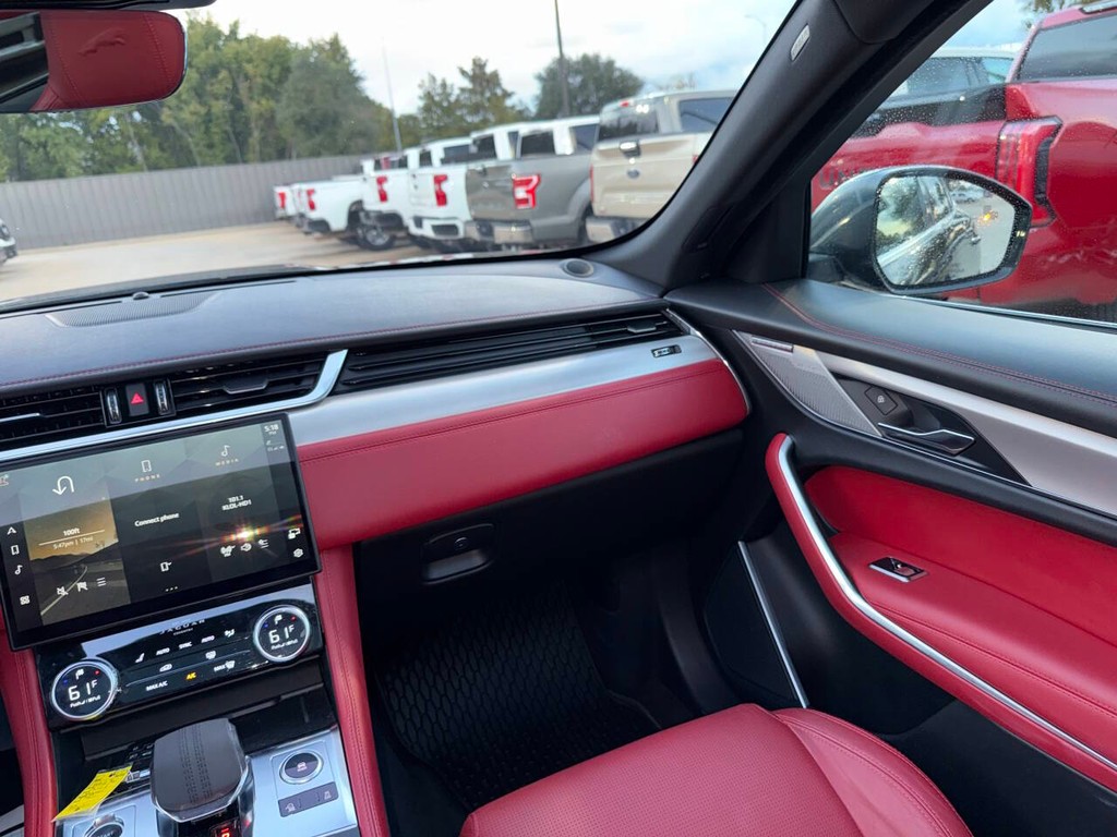 Jaguar F-PACE Vehicle Full-screen Gallery Image 20