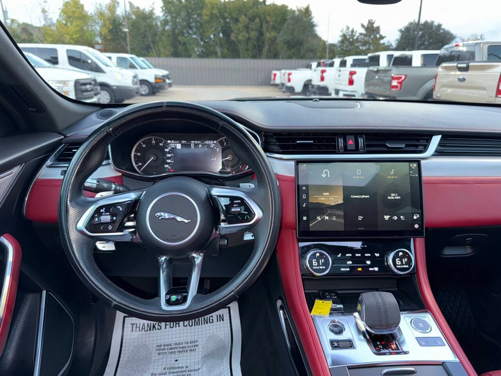 Jaguar F-PACE Vehicle Full-screen Gallery Image 21