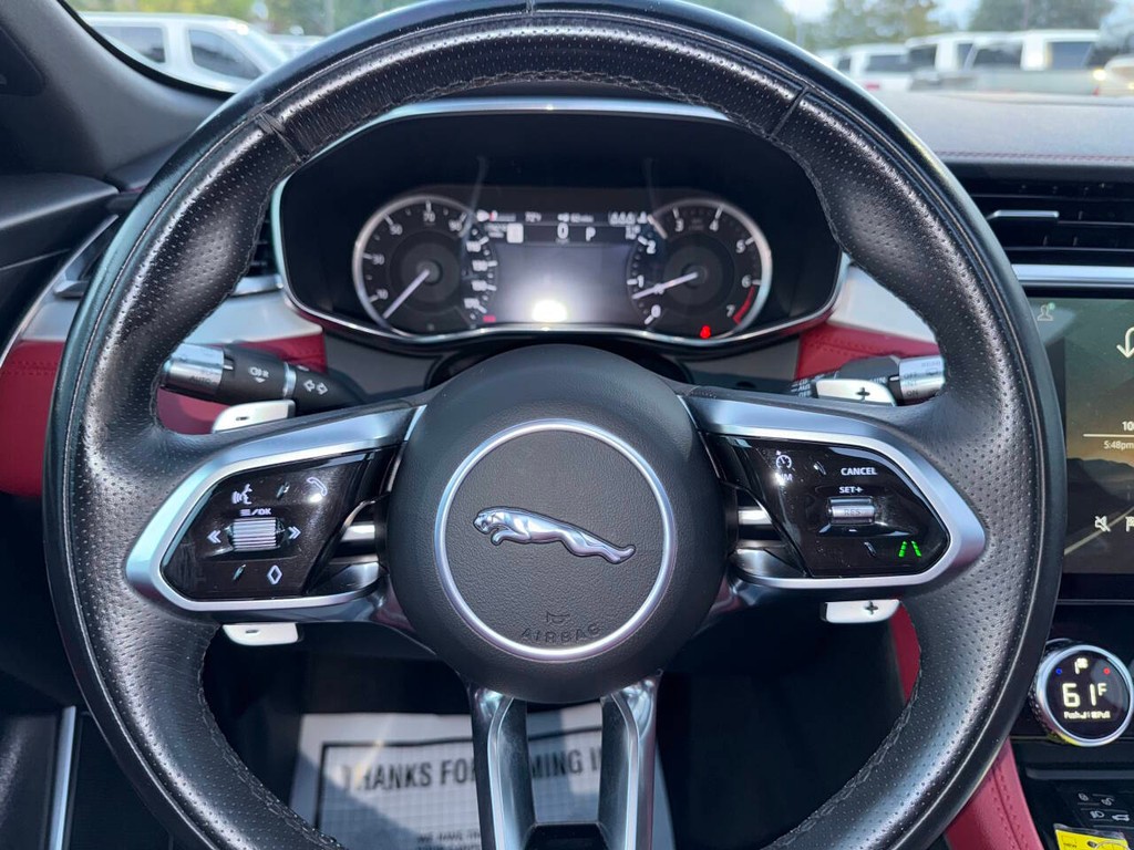 Jaguar F-PACE Vehicle Full-screen Gallery Image 23