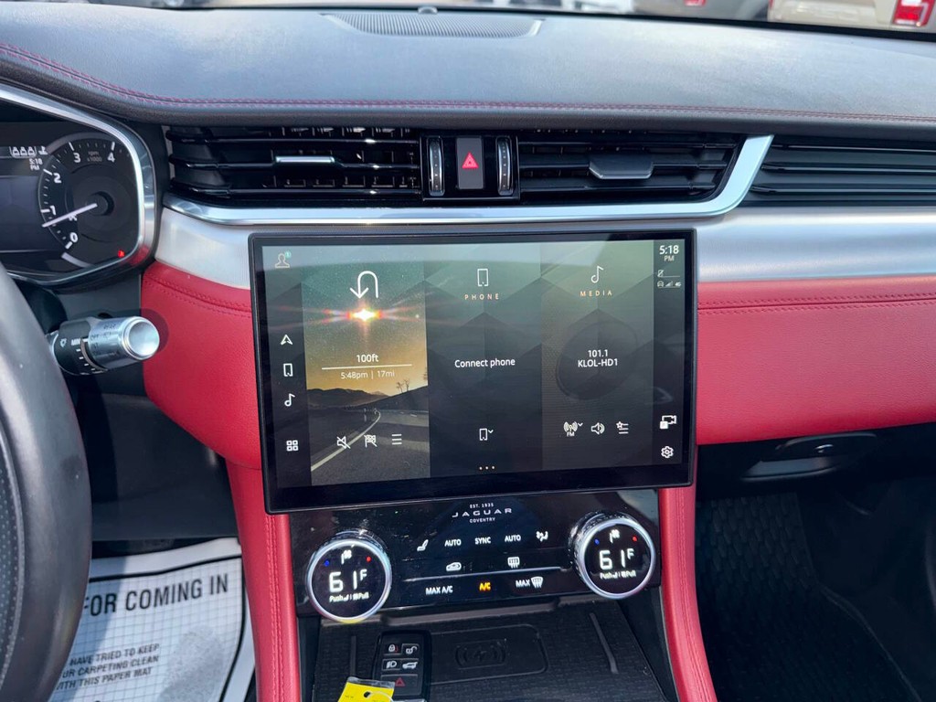 Jaguar F-PACE Vehicle Full-screen Gallery Image 24