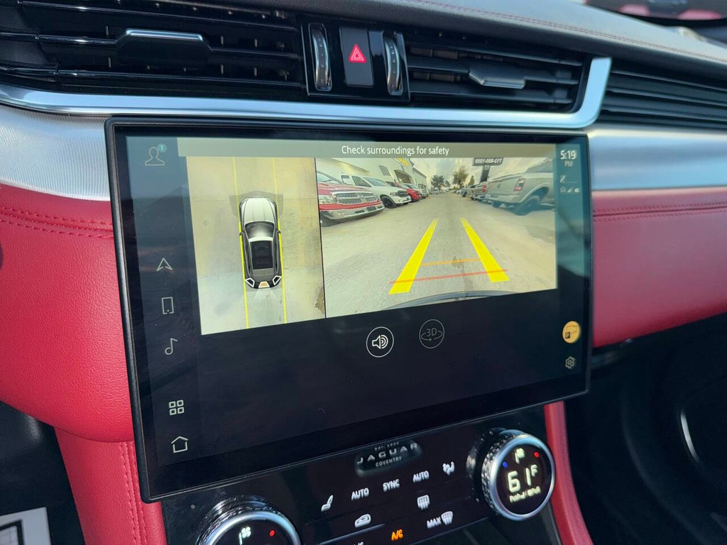 Jaguar F-PACE Vehicle Full-screen Gallery Image 26