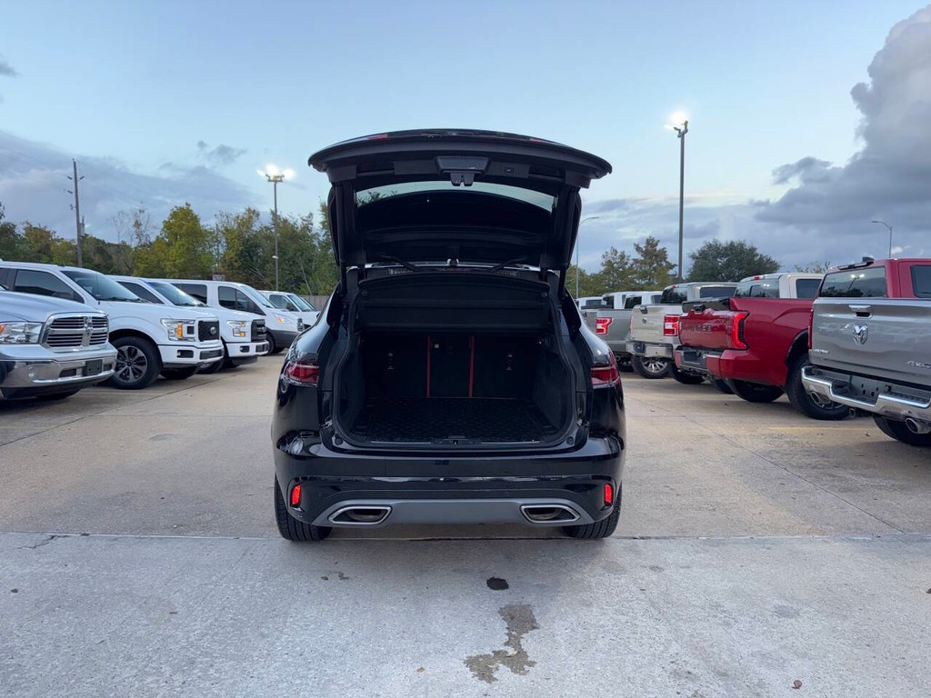 Jaguar F-PACE Vehicle Full-screen Gallery Image 38