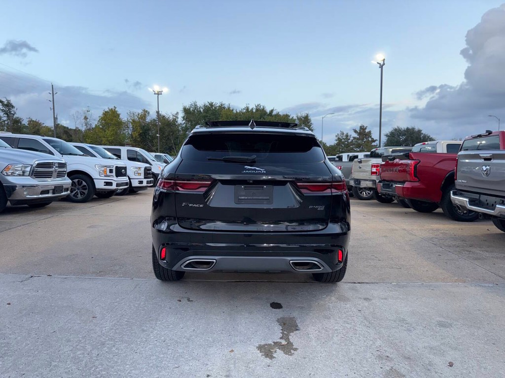 Jaguar F-PACE Vehicle Full-screen Gallery Image 40