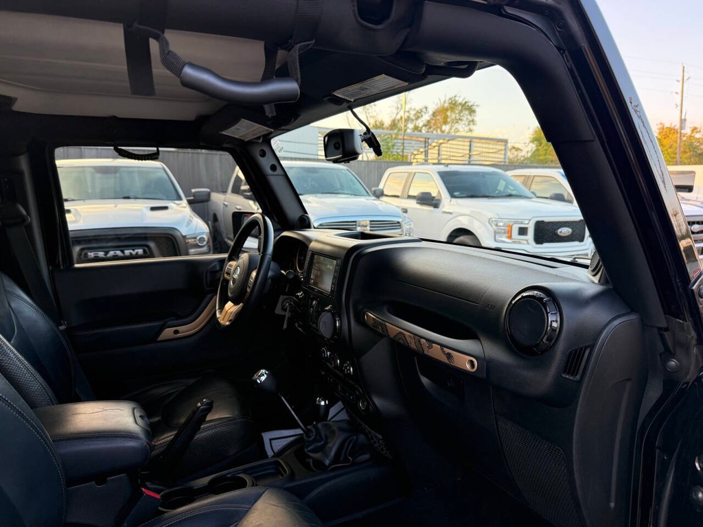 Jeep Wrangler Unlimited Vehicle Full-screen Gallery Image 09