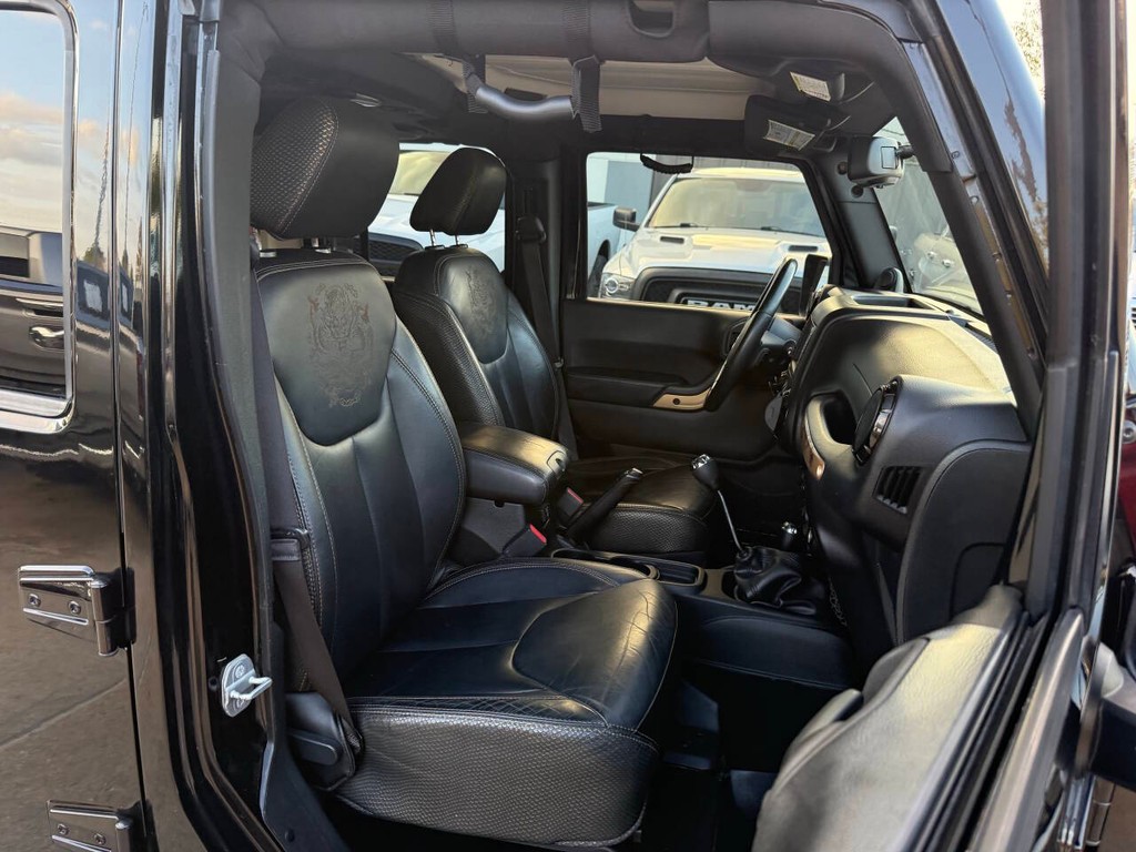 Jeep Wrangler Unlimited Vehicle Full-screen Gallery Image 10