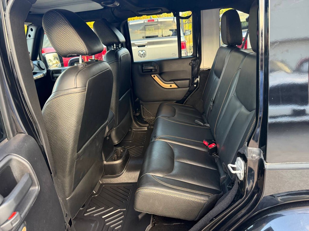 Jeep Wrangler Unlimited Vehicle Full-screen Gallery Image 13