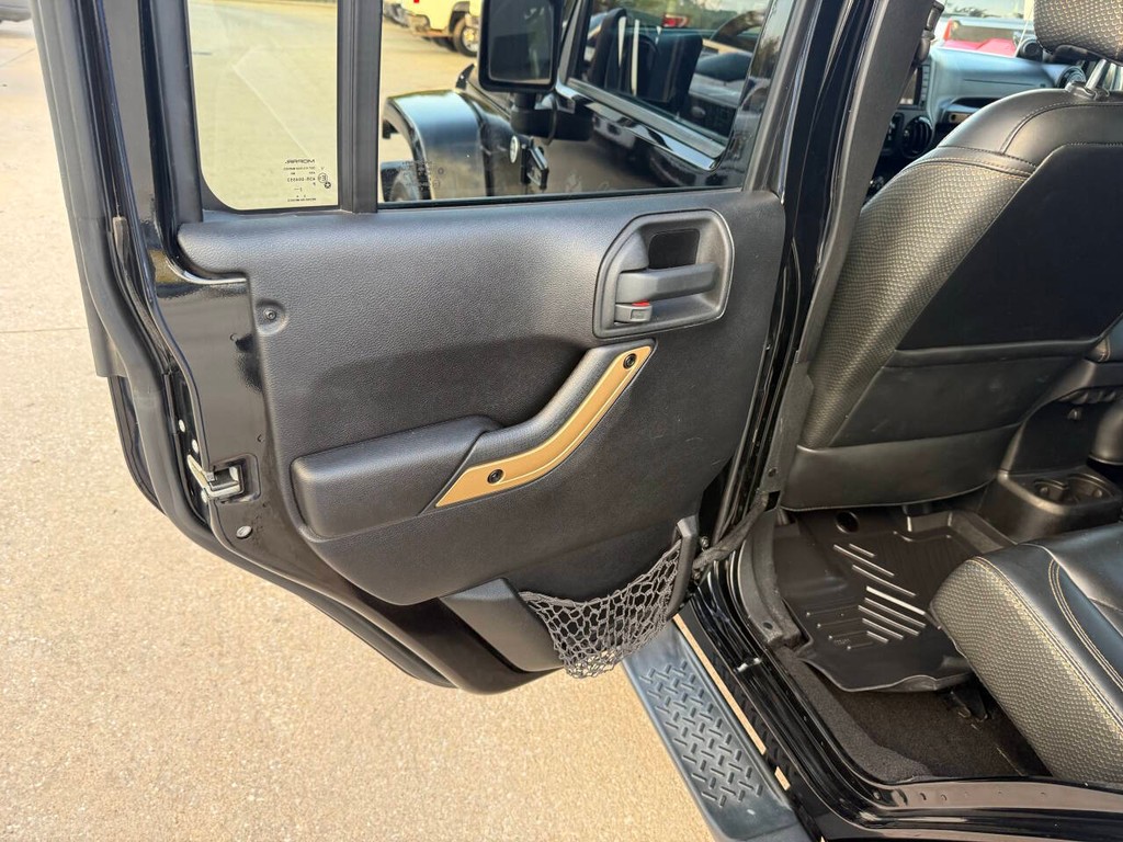 Jeep Wrangler Unlimited Vehicle Full-screen Gallery Image 14