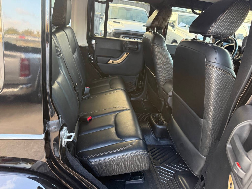 Jeep Wrangler Unlimited Vehicle Full-screen Gallery Image 15