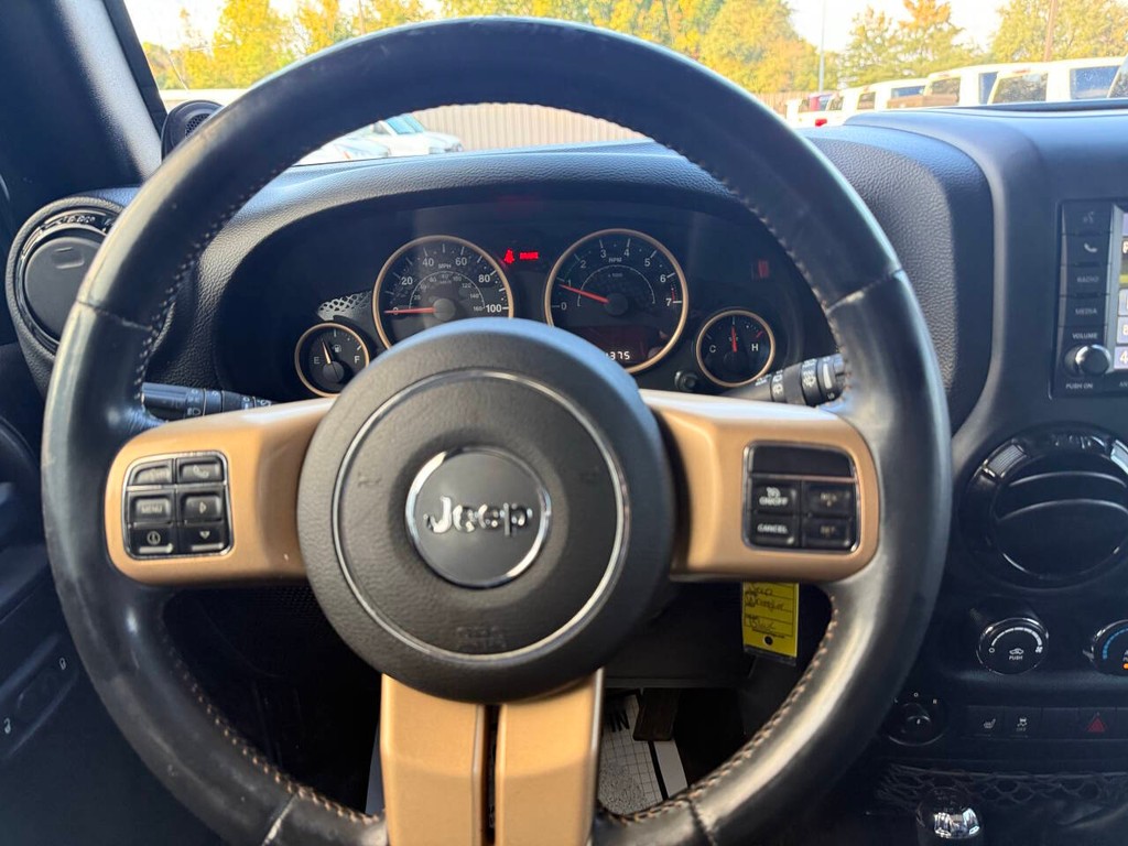 Jeep Wrangler Unlimited Vehicle Full-screen Gallery Image 23