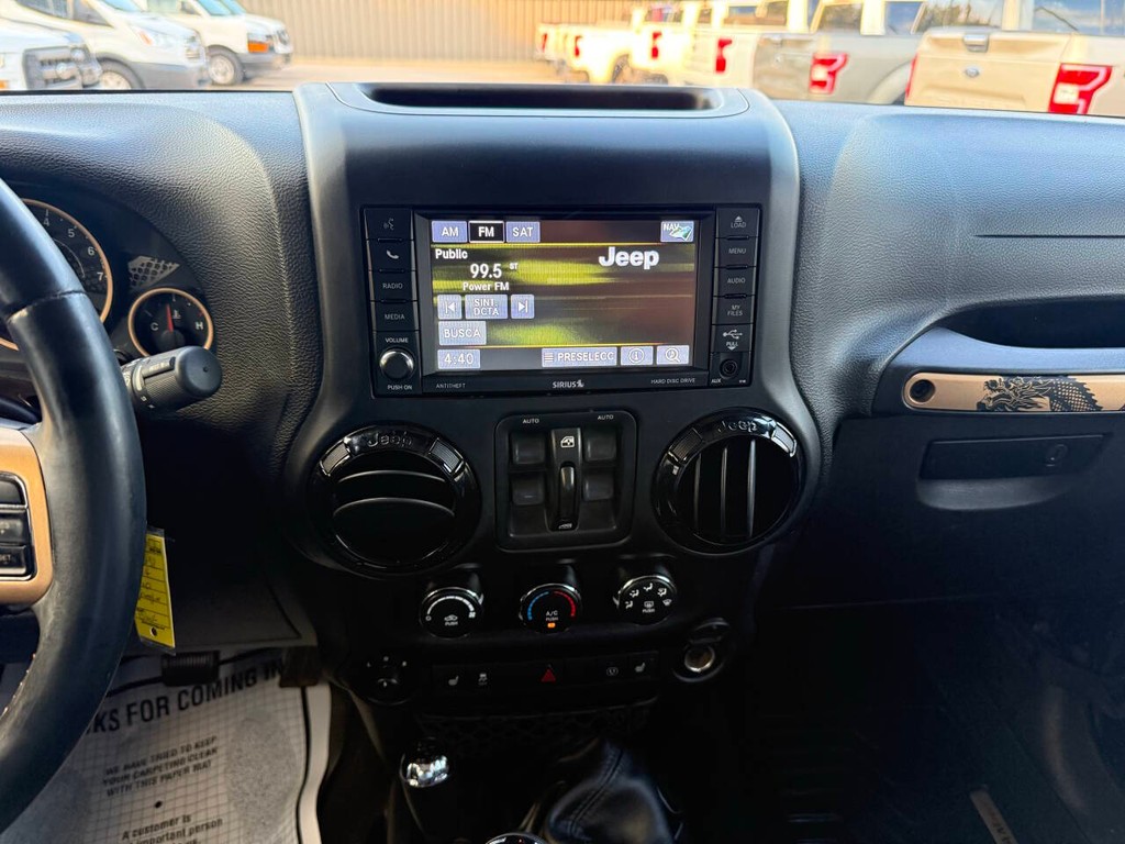 Jeep Wrangler Unlimited Vehicle Full-screen Gallery Image 24