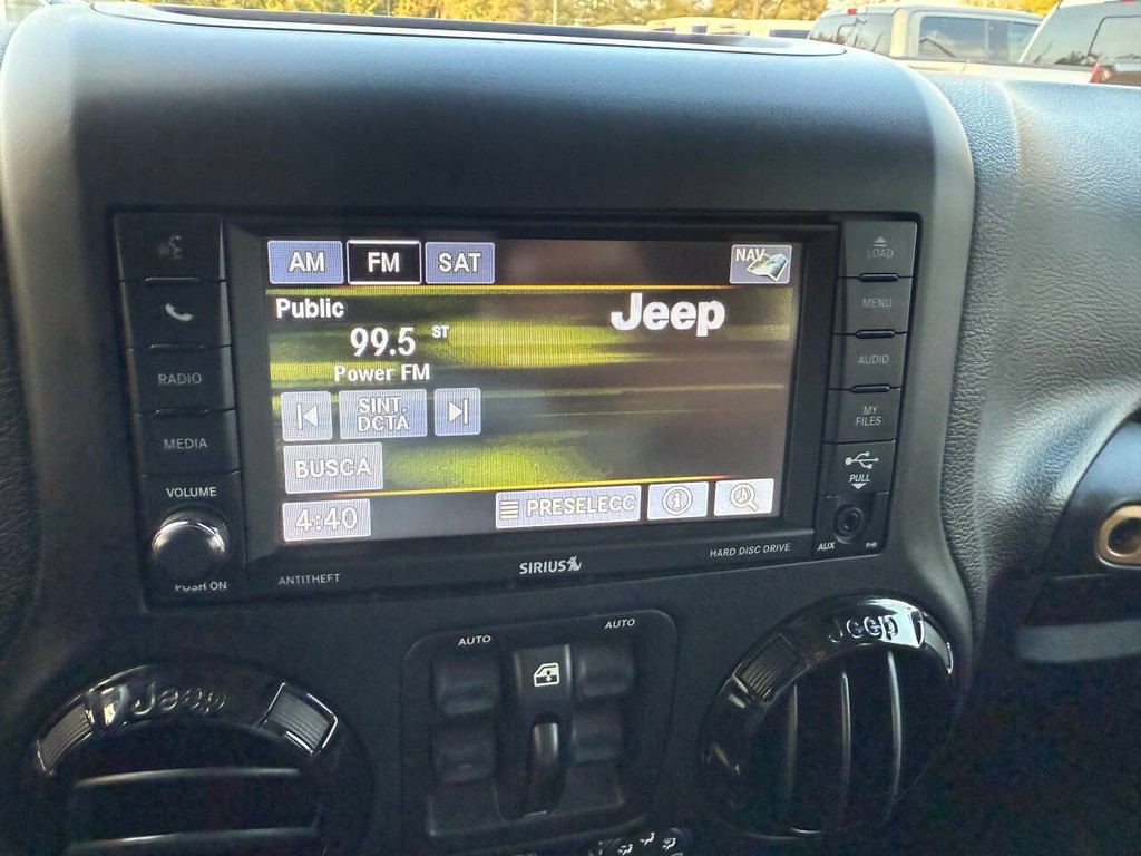 Jeep Wrangler Unlimited Vehicle Full-screen Gallery Image 26