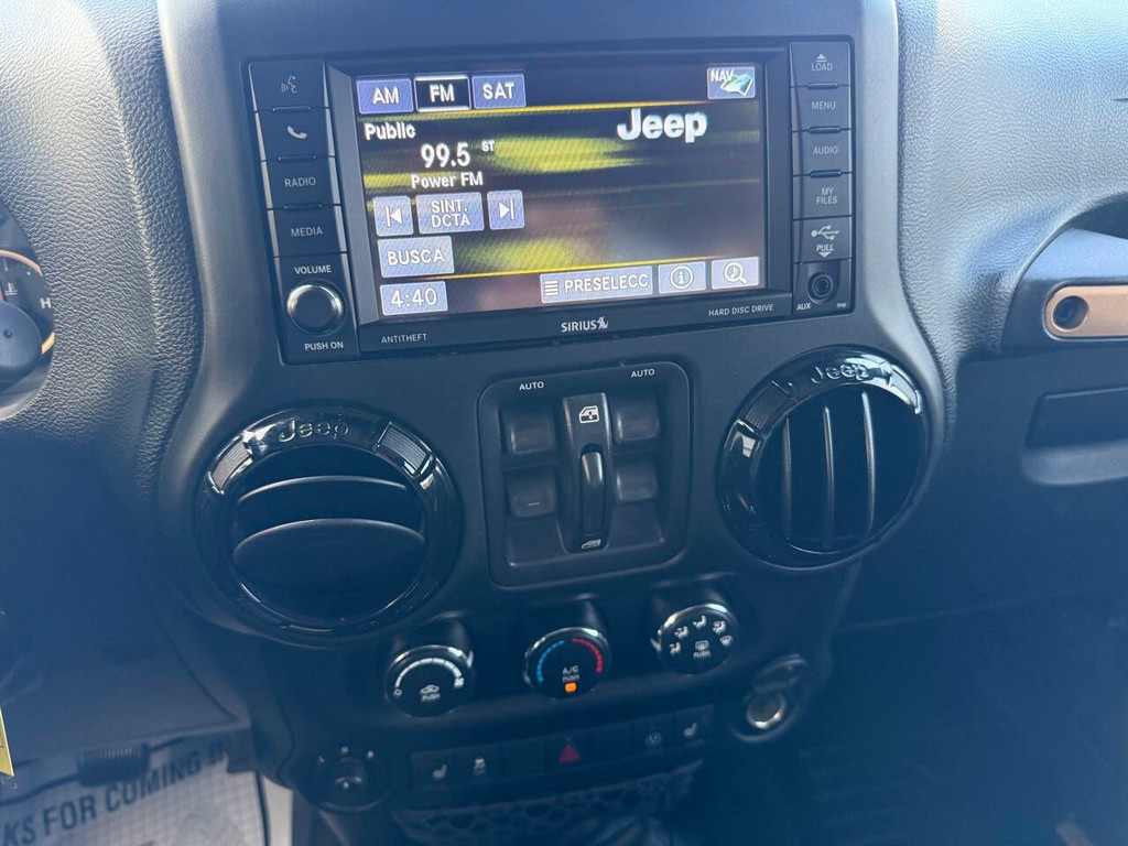 Jeep Wrangler Unlimited Vehicle Full-screen Gallery Image 27