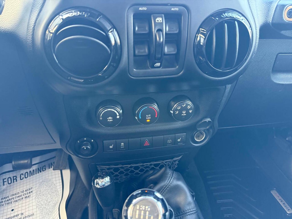 Jeep Wrangler Unlimited Vehicle Full-screen Gallery Image 28