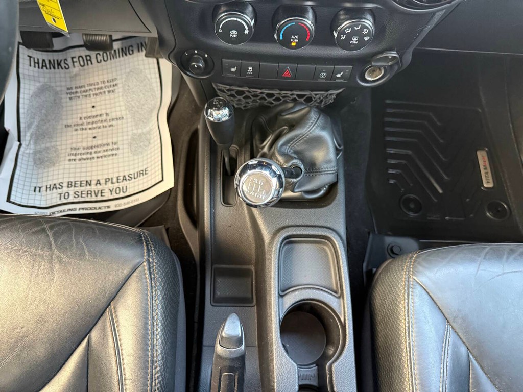 Jeep Wrangler Unlimited Vehicle Full-screen Gallery Image 29