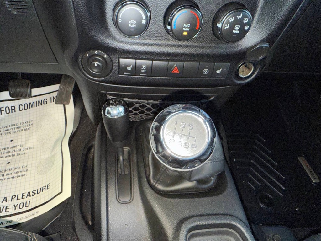 Jeep Wrangler Unlimited Vehicle Full-screen Gallery Image 30