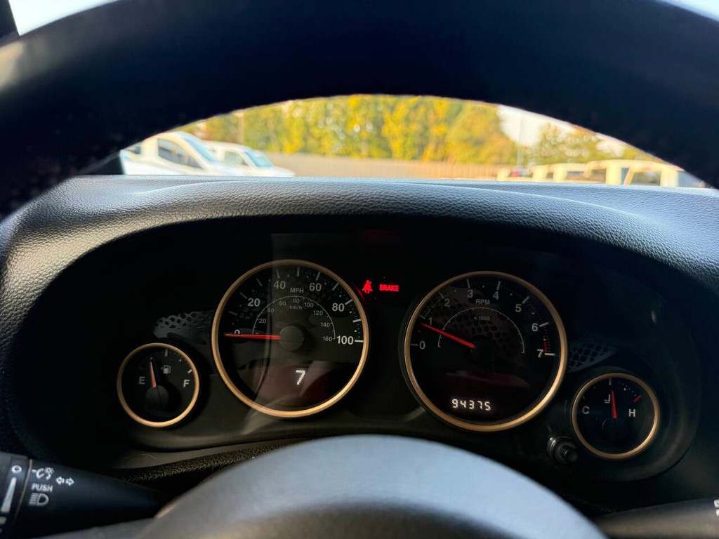 Jeep Wrangler Unlimited Vehicle Full-screen Gallery Image 32