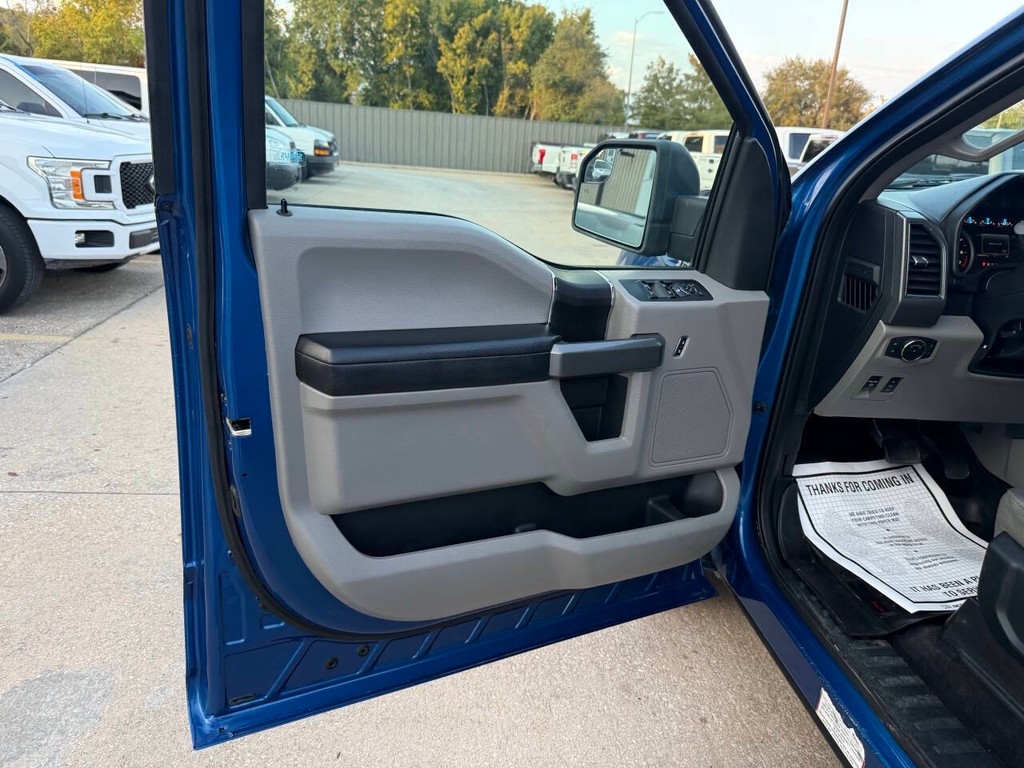 Ford F-150 Vehicle Full-screen Gallery Image 08