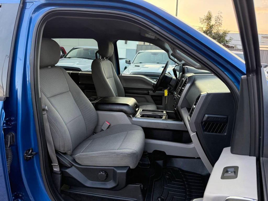 Ford F-150 Vehicle Full-screen Gallery Image 10