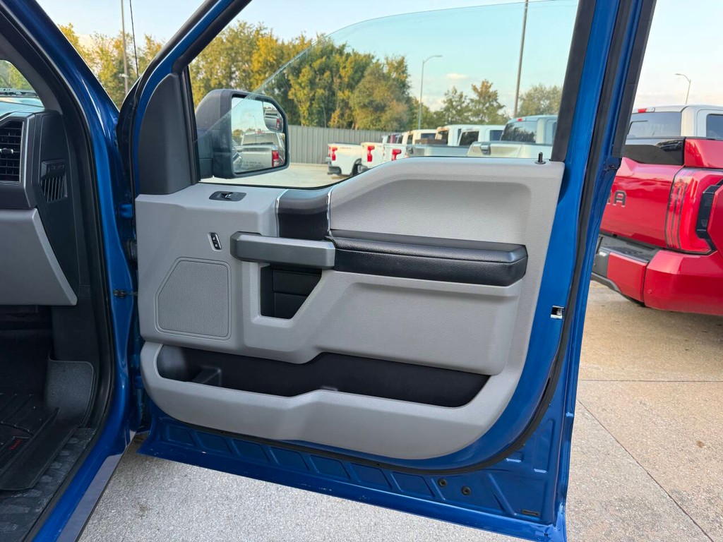 Ford F-150 Vehicle Full-screen Gallery Image 11