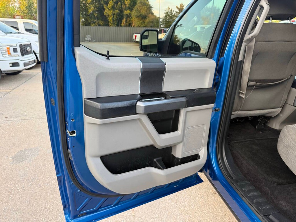 Ford F-150 Vehicle Full-screen Gallery Image 14