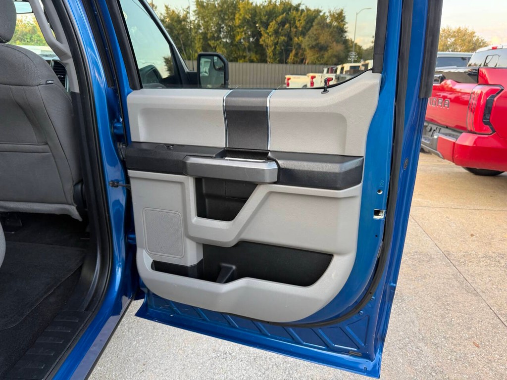 Ford F-150 Vehicle Full-screen Gallery Image 16