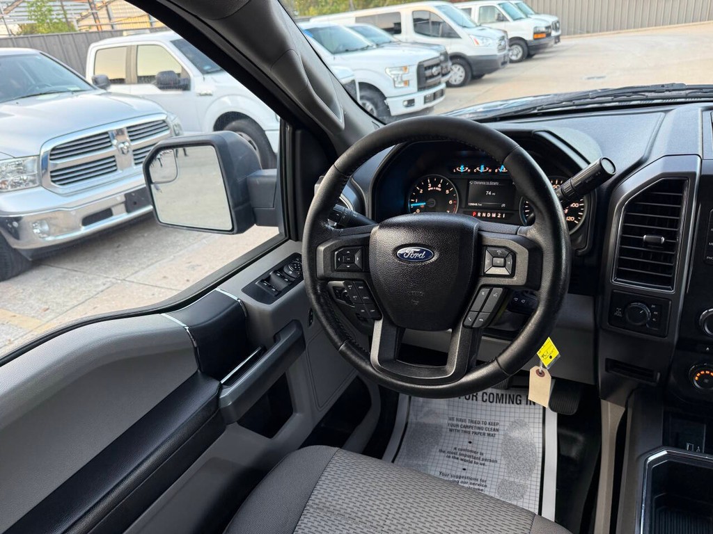 Ford F-150 Vehicle Full-screen Gallery Image 19