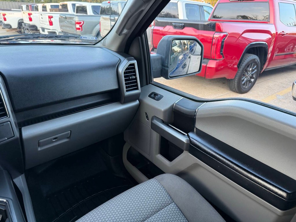 Ford F-150 Vehicle Full-screen Gallery Image 20