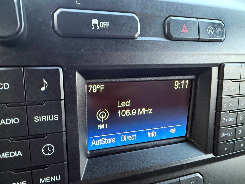 Ford F-150 Vehicle Full-screen Gallery Image 25