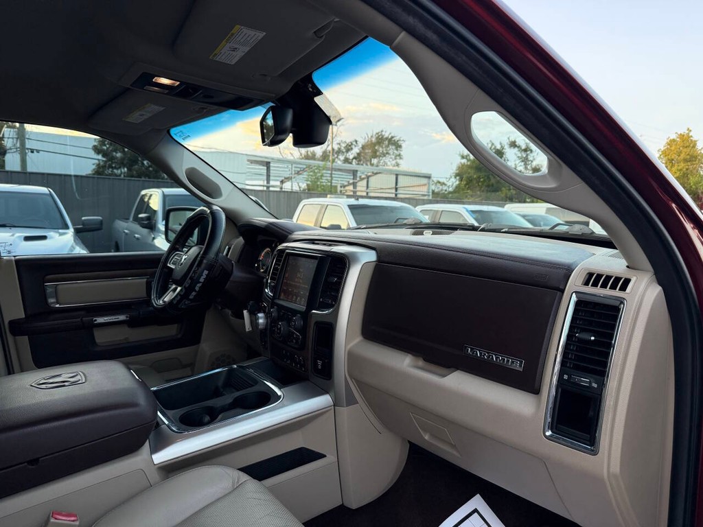 Ram 1500 Vehicle Full-screen Gallery Image 09